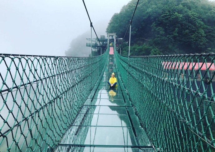 景區(qū)玻璃吊橋和玻璃棧道哪個更刺激
