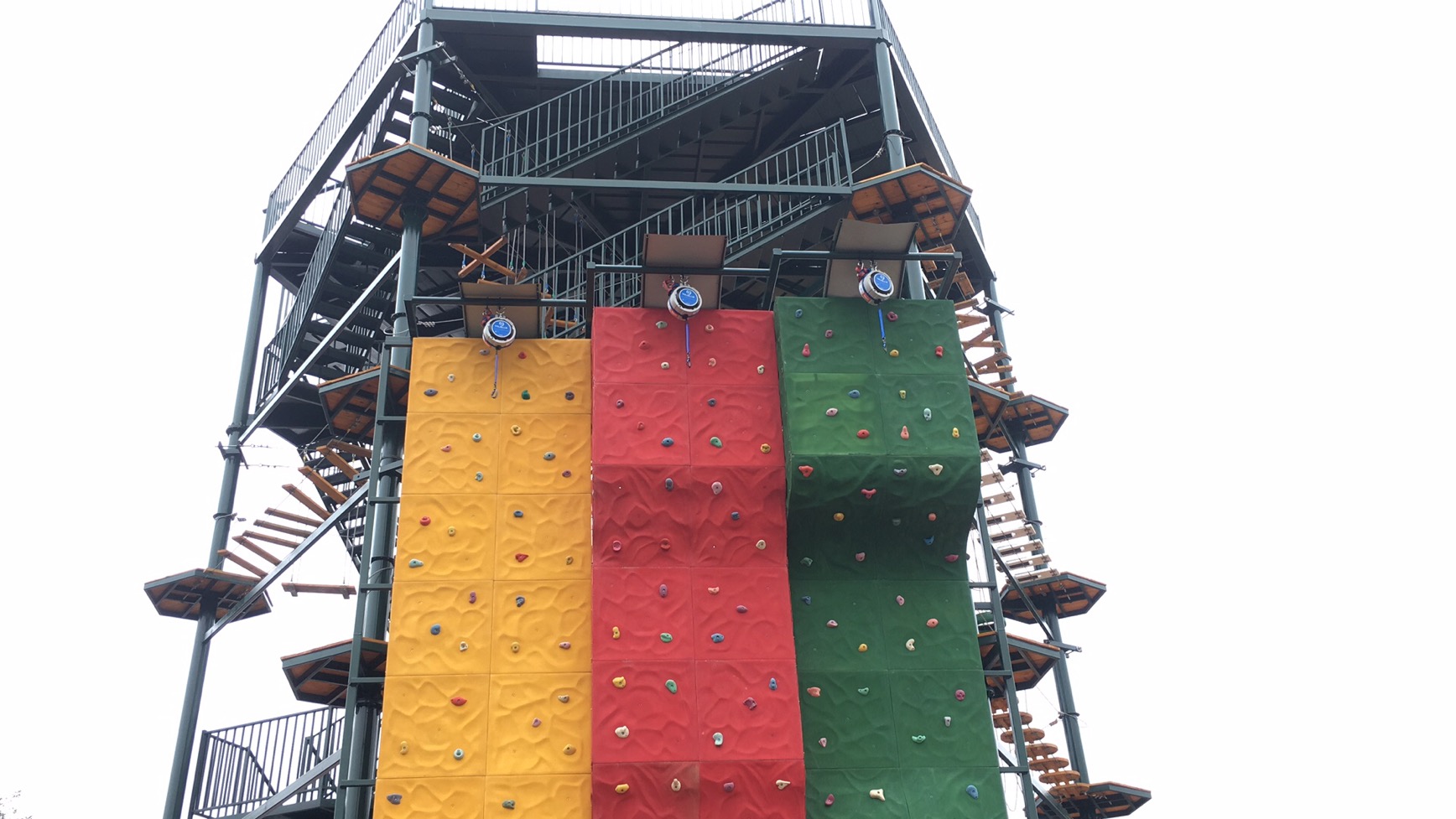 多功能挑戰(zhàn)塔——鼎創(chuàng)游樂研學(xué)拓展新設(shè)備