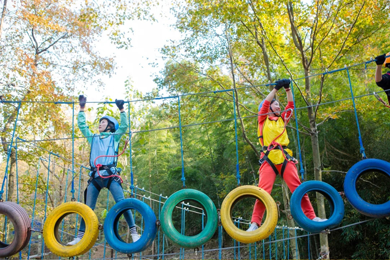 戶外拓展叢林穿越，年輕人最愛冒險刺激運動之一