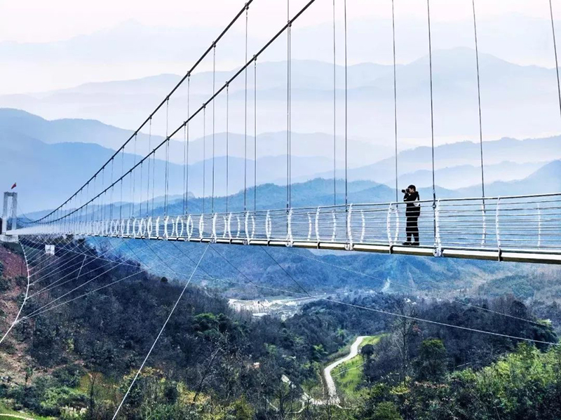 景區(qū)網(wǎng)紅打卡項(xiàng)目玻璃觀景臺(tái)和玻璃橋哪個(gè)好