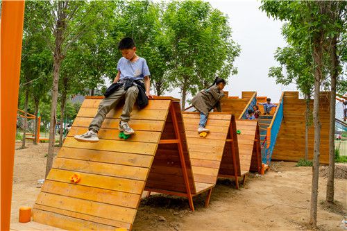 兒童拓展設(shè)備