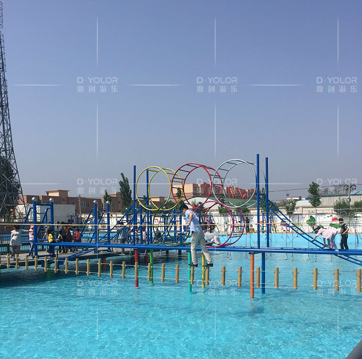 鼎創(chuàng)游樂分享|如何選擇水上拓展器材廠家